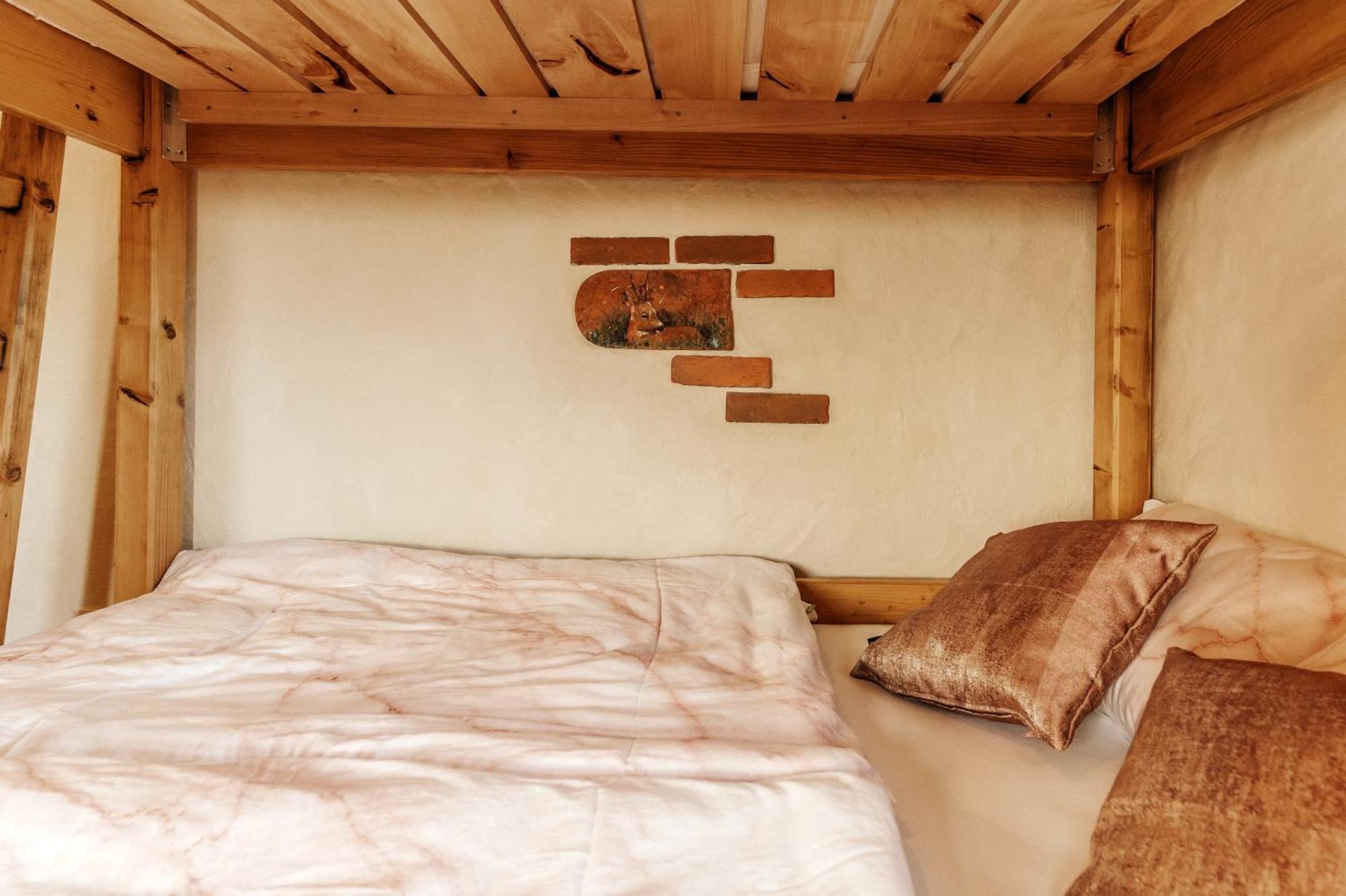 فندق Gostilnica Orle - Sleeping In The Tower Škofljica المظهر الخارجي الصورة