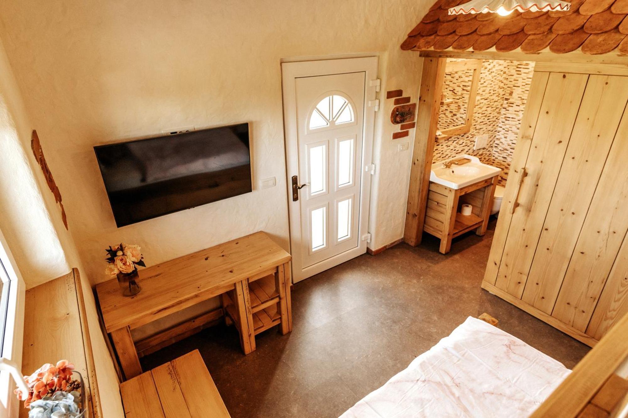 فندق Gostilnica Orle - Sleeping In The Tower Škofljica المظهر الخارجي الصورة