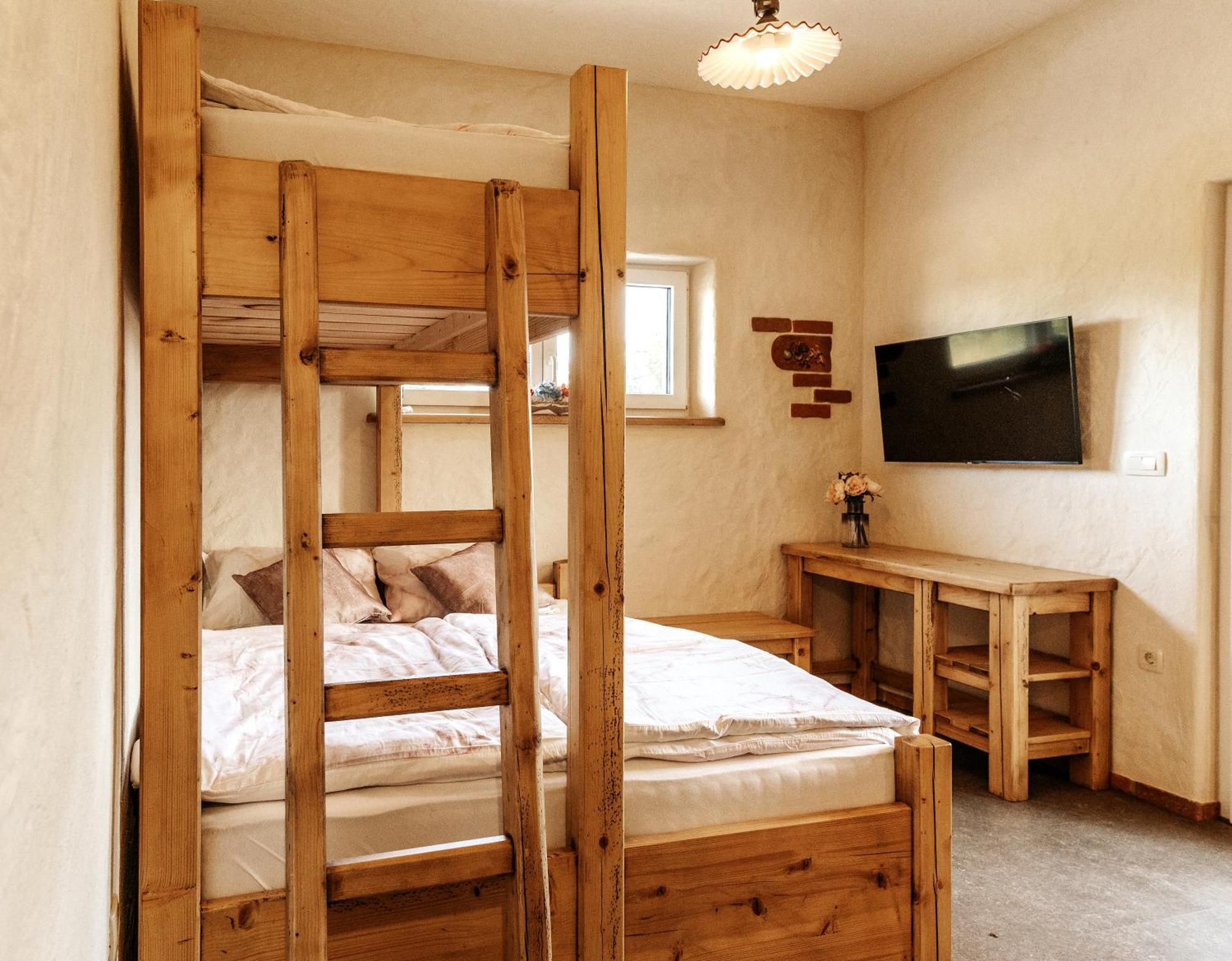 فندق Gostilnica Orle - Sleeping In The Tower Škofljica المظهر الخارجي الصورة